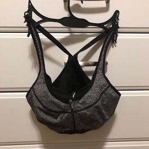 Gray zipper VS sports bra pre loved no flaws 🖤♥️